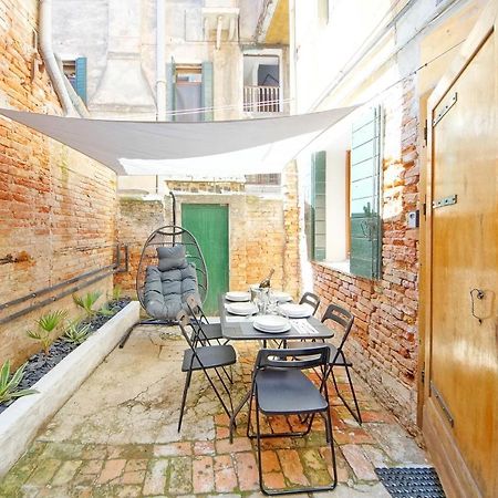 Gondola View Apartment Венеция Экстерьер фото