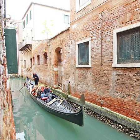 Gondola View Apartment Венеция Экстерьер фото