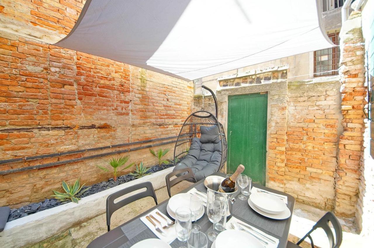 Gondola View Apartment Венеция Экстерьер фото