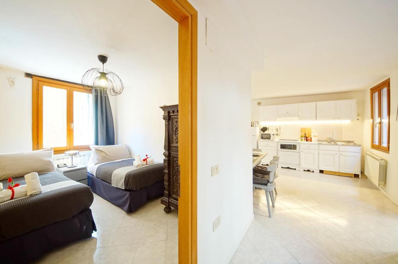Gondola View Apartment Венеция Экстерьер фото