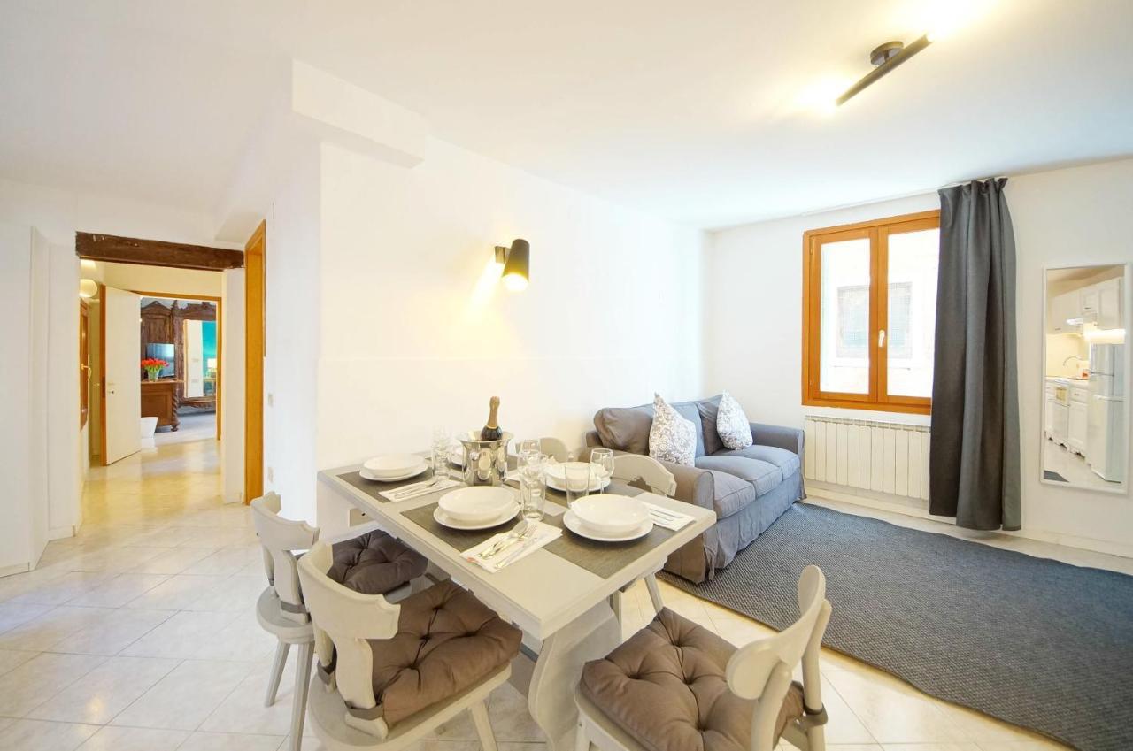 Gondola View Apartment Венеция Экстерьер фото