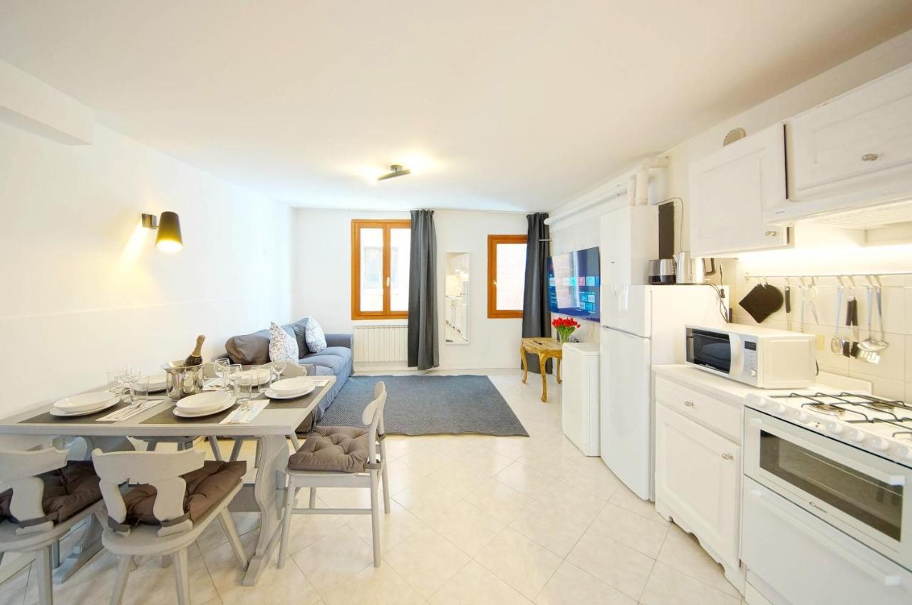 Gondola View Apartment Венеция Экстерьер фото