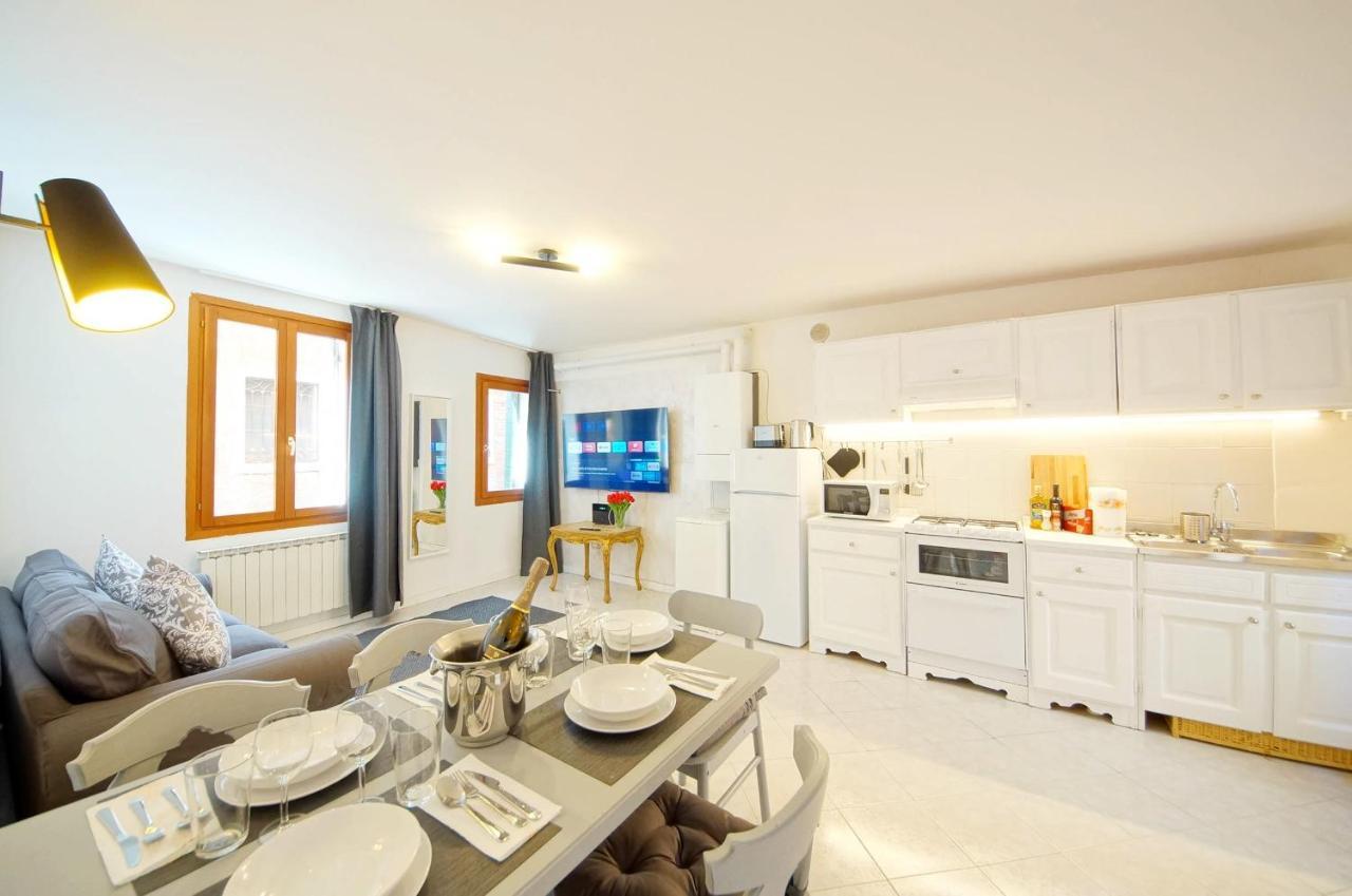 Gondola View Apartment Венеция Экстерьер фото